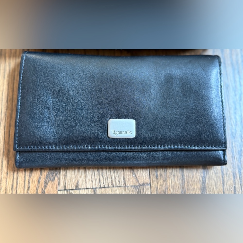 Tignanello Black Leather Bi-Fold Wallet – Classic & Functional